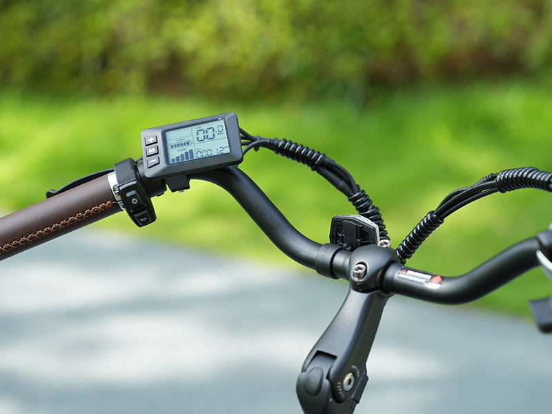 Ladezeit des Akkus 2-3 Stunden Elektrofahrrad Integrierte LCD-Anzeige